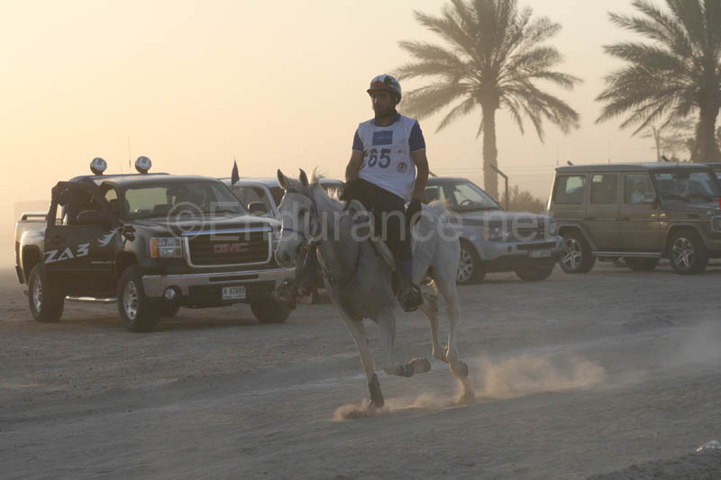 0902UAE_444