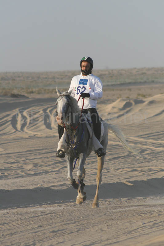 0902UAE_470
