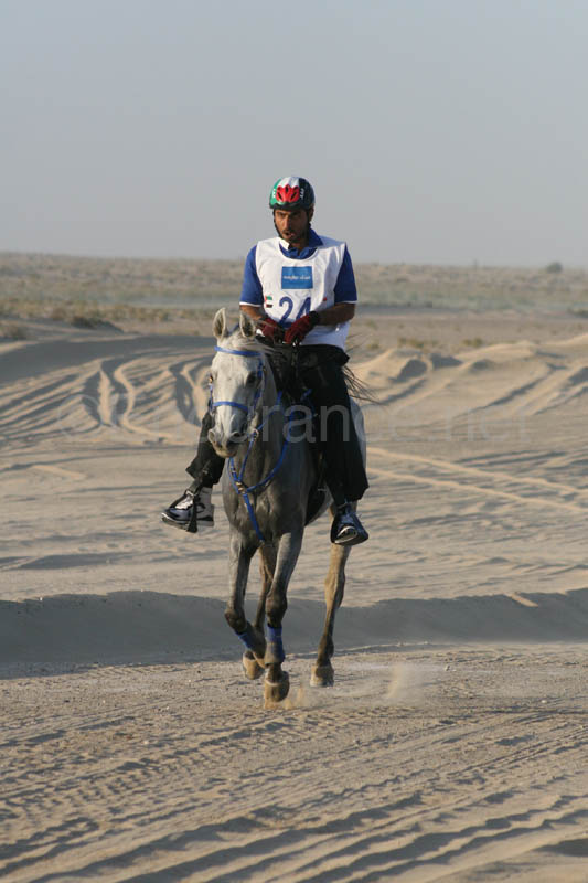 0902UAE_472