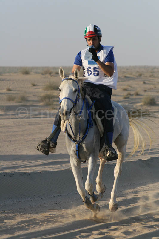 0902UAE_476
