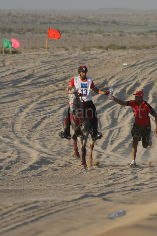 0902UAE_490