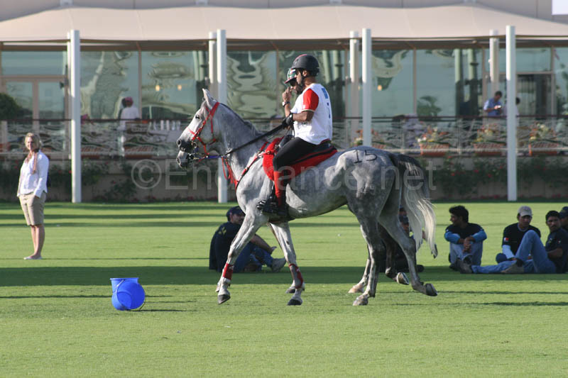 0902UAE_525