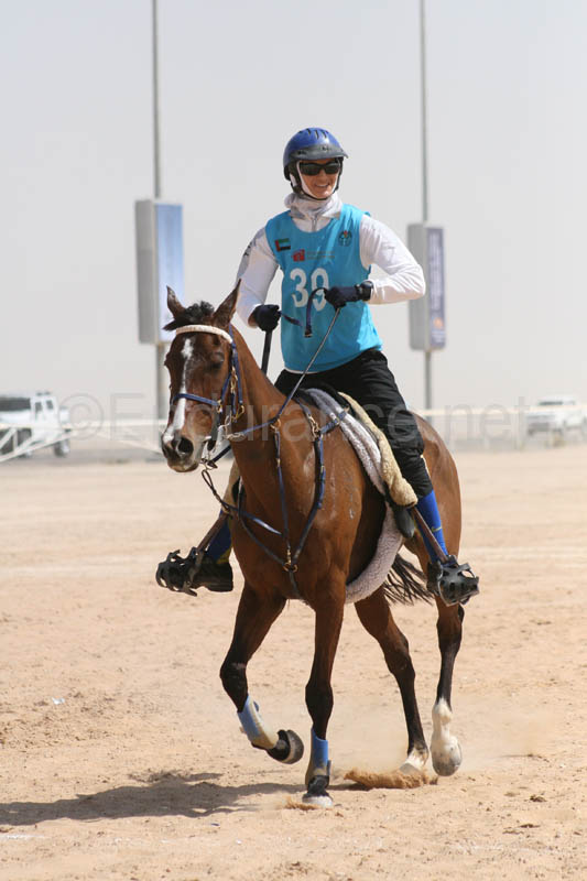 0902UAE_401