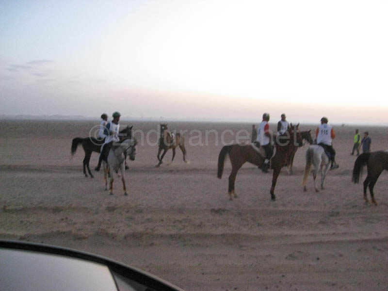 0902UAE_080