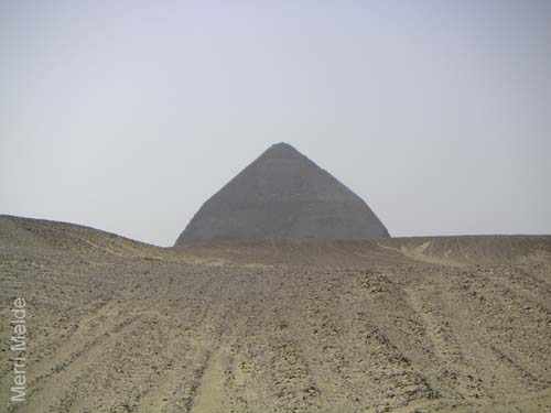 2_017_BentPyramid
